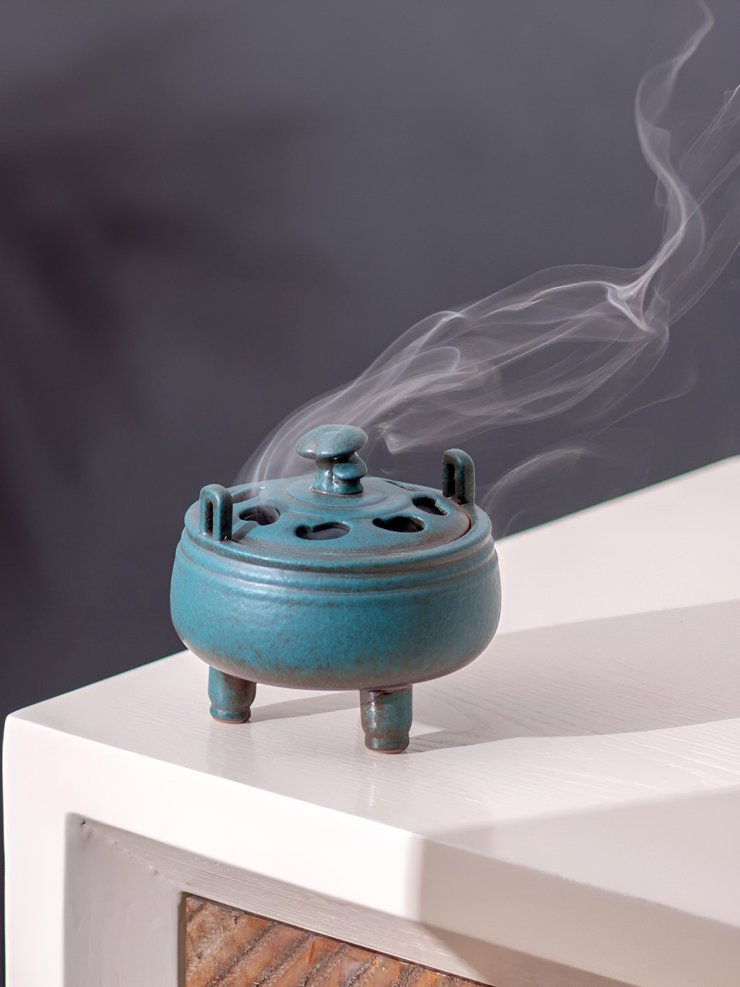 

THEDECORKART Blue Lotus Puff Three-Legged Dhoop Dani