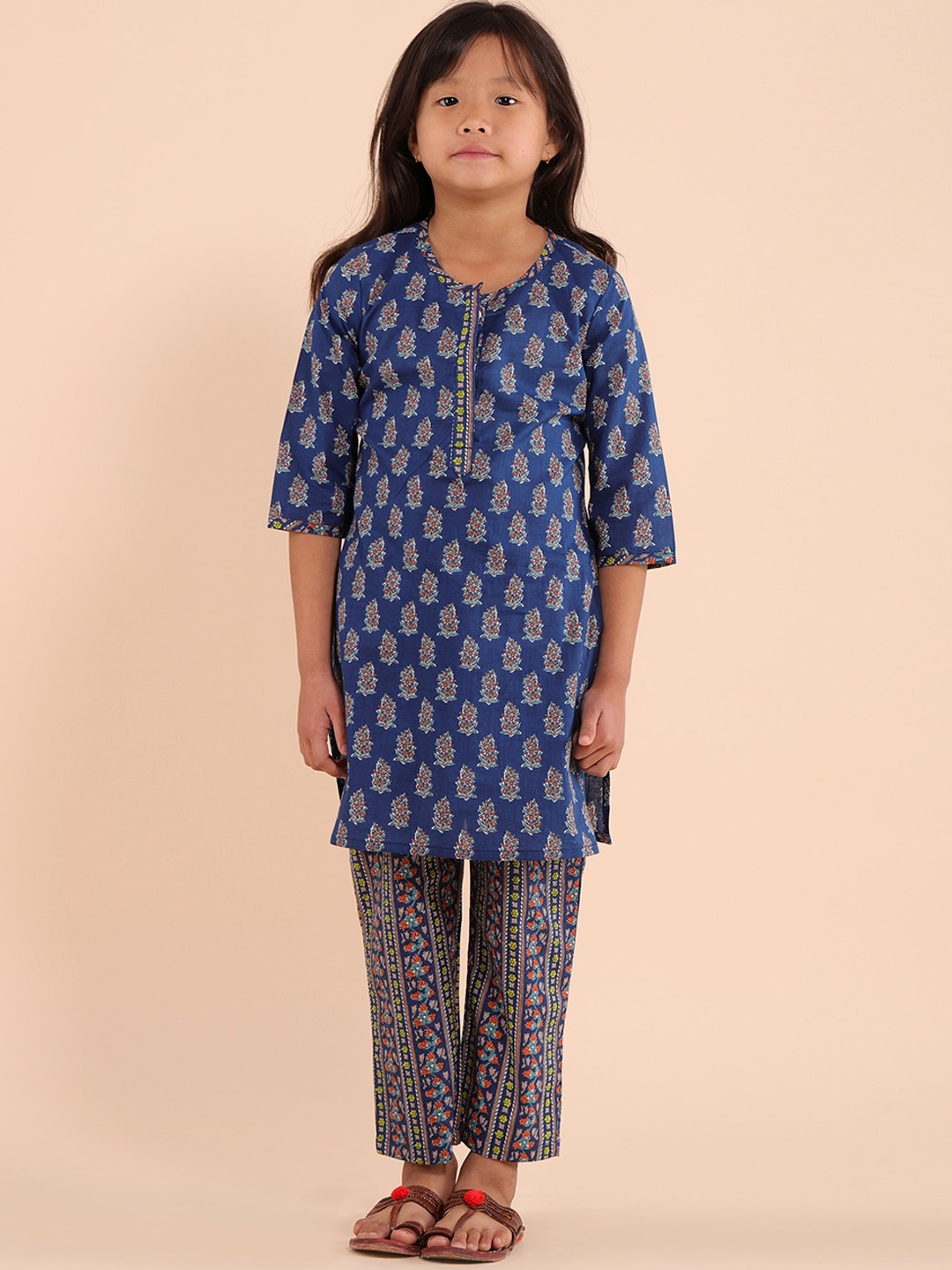 

Sangria Girls Ethnic Motifs Printed Pure Cotton Kurta With Trouser, Navy blue