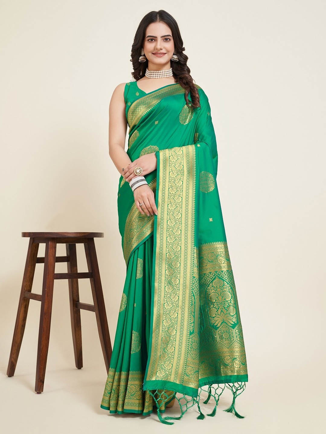 

Mitera Ethnic Motifs Woven Design Zari Saree, Green