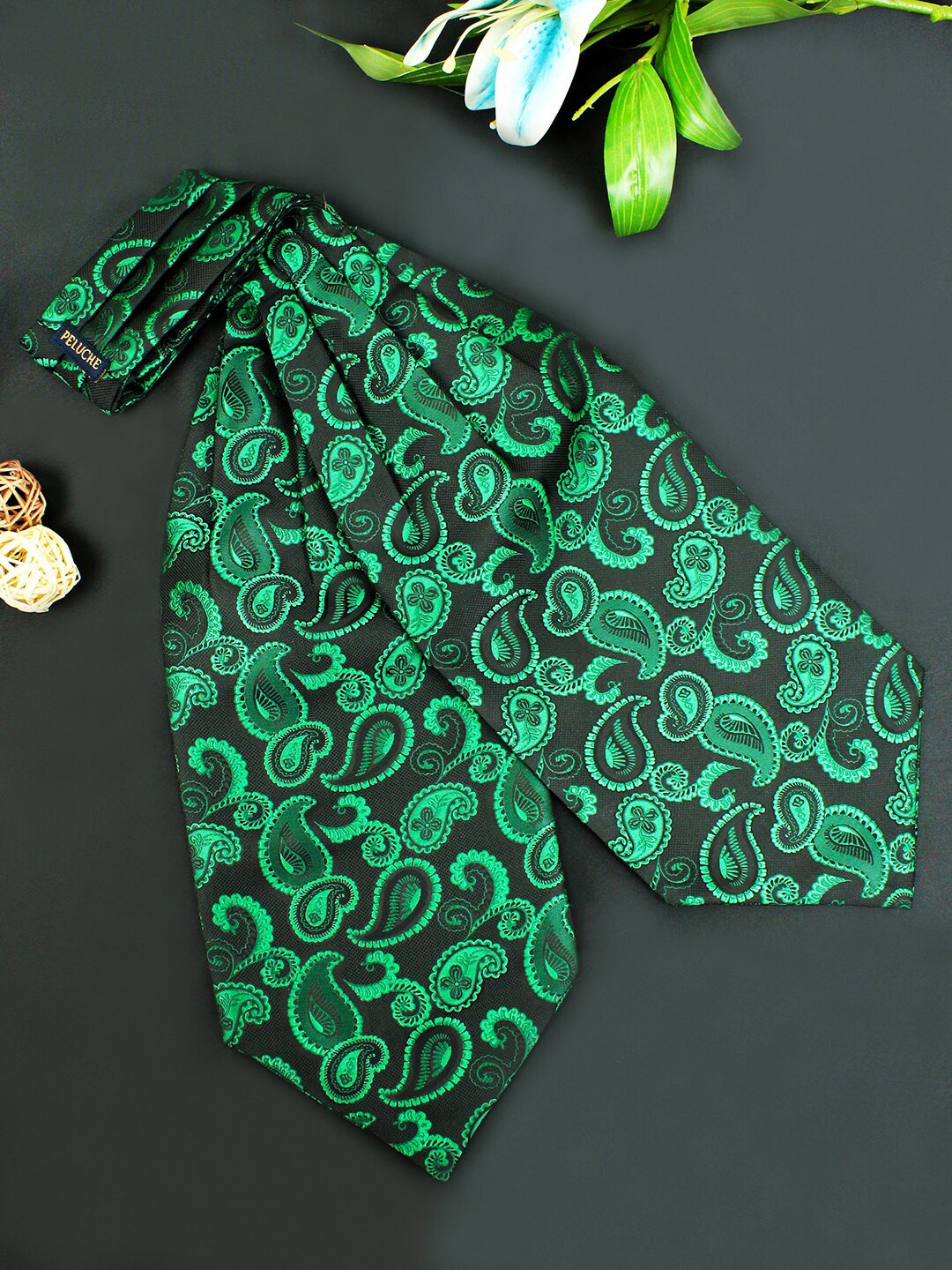 

PELUCHE Men Printed Broad Tie, Green
