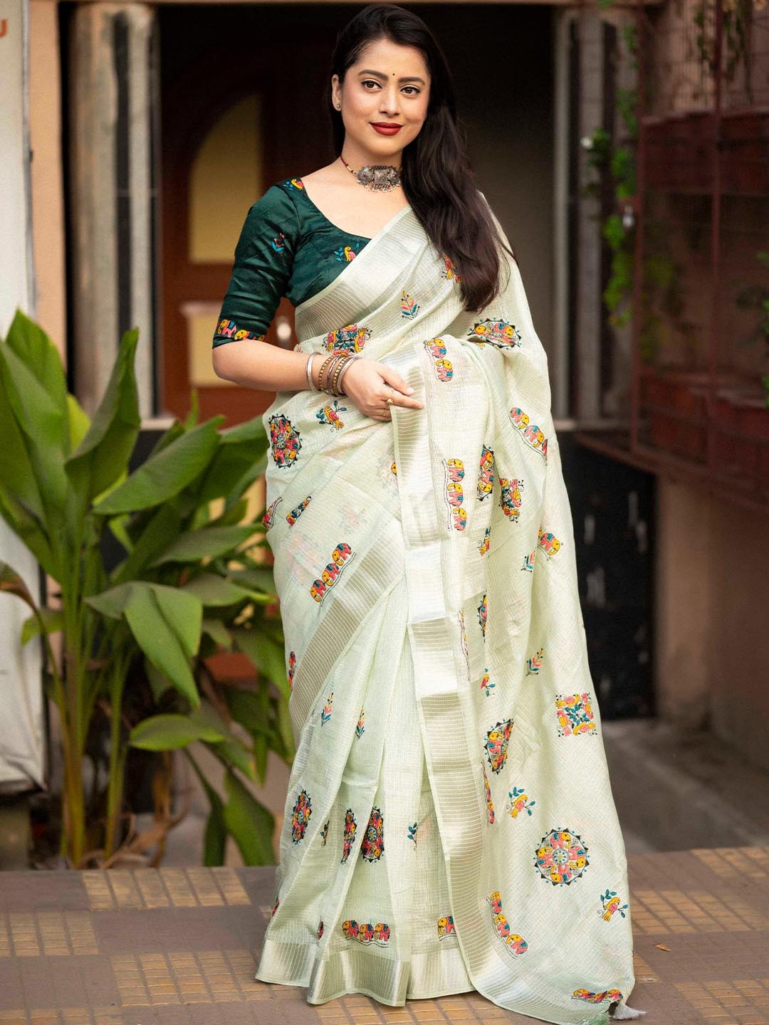 

Mitera Ethnic Motifs Embroidered Saree, Green