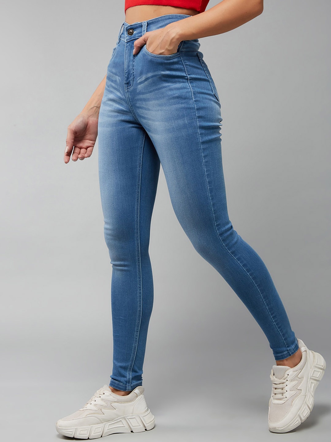 

DOLCE CRUDO Women Light Blue Skinny Shaping Fit High-Rise Light Fade Stretchable Jeans