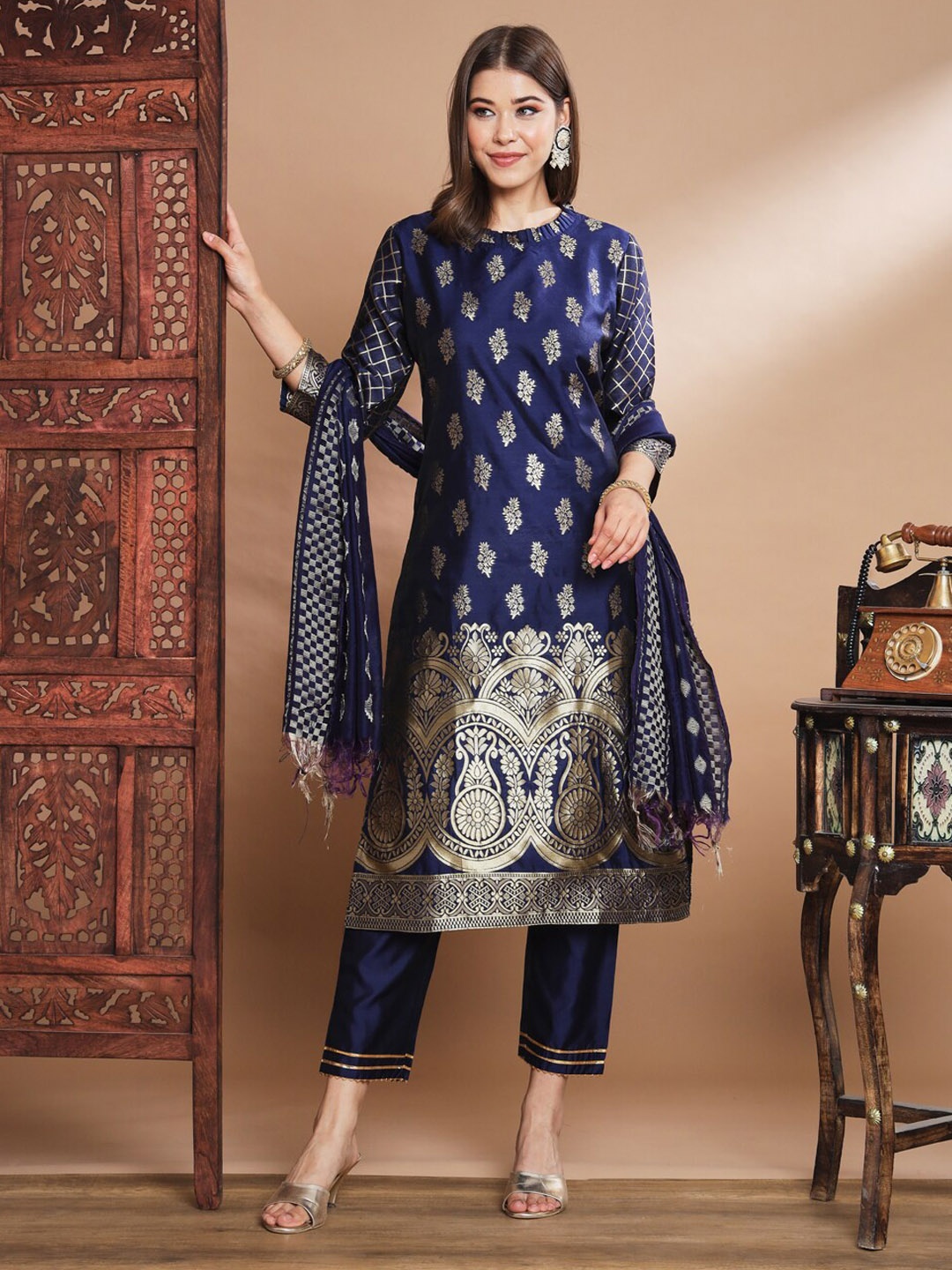 

VredeVogel Floral Printed Regular Kurta with Trousers & Dupatta, Navy blue