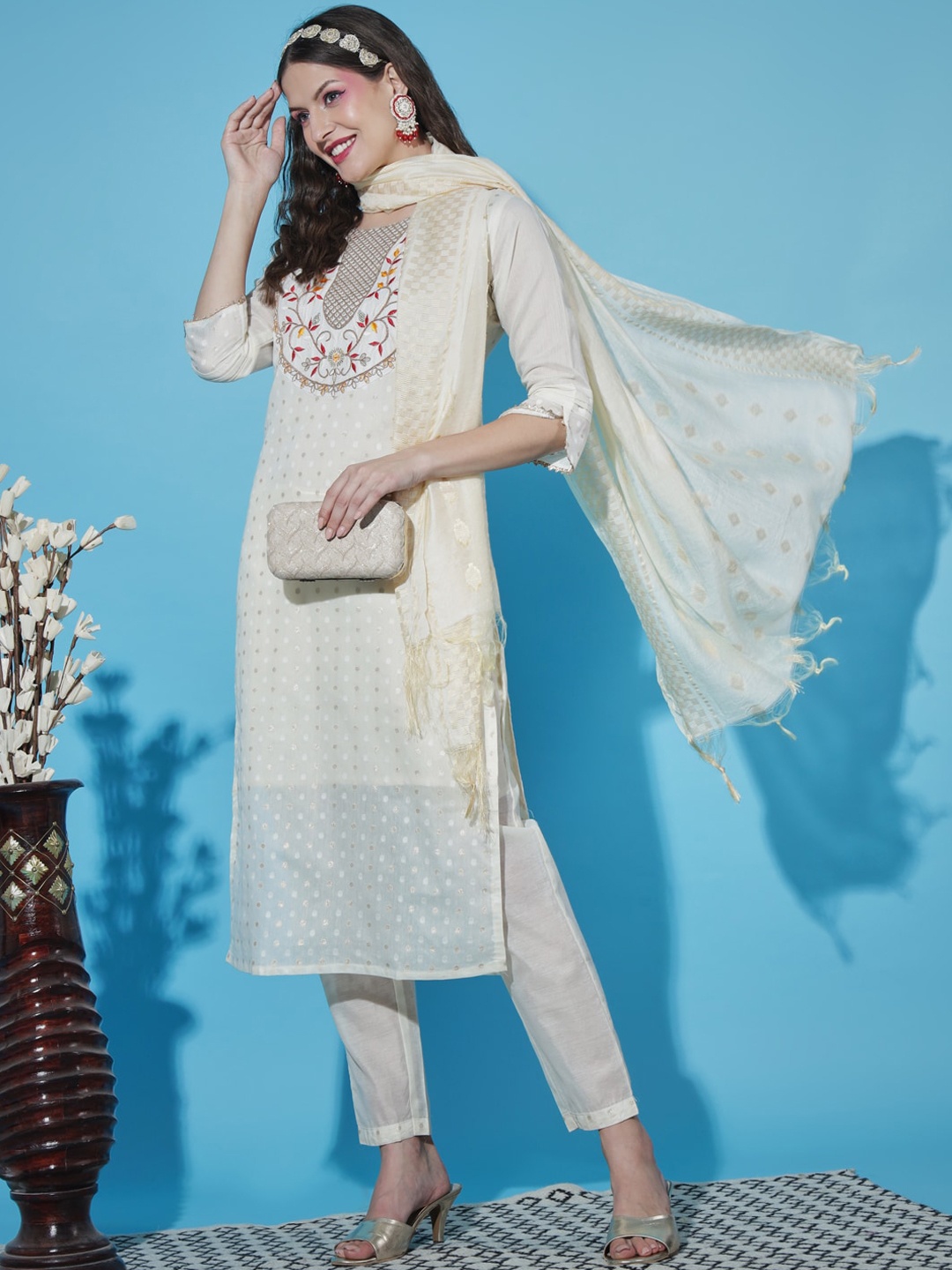 

VredeVogel Ethnic Motifs Embroidered Sequinned Kurta With Trouser & Dupatta, White