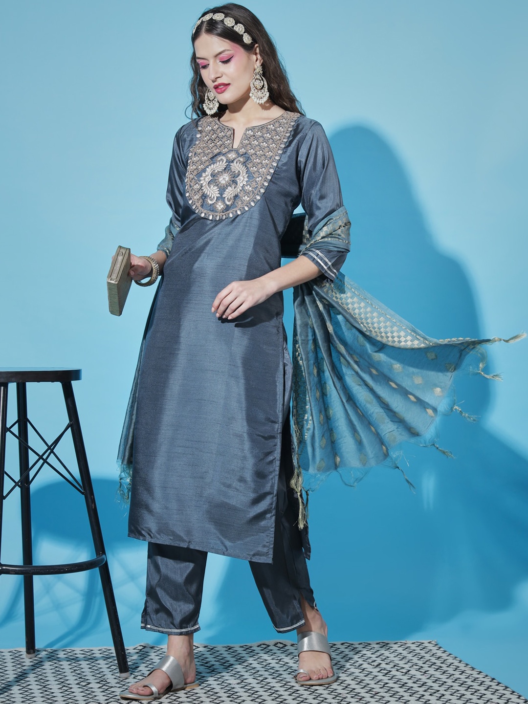 

VredeVogel Floral Yoke Design Kurta With Trousers & Dupatta, Grey