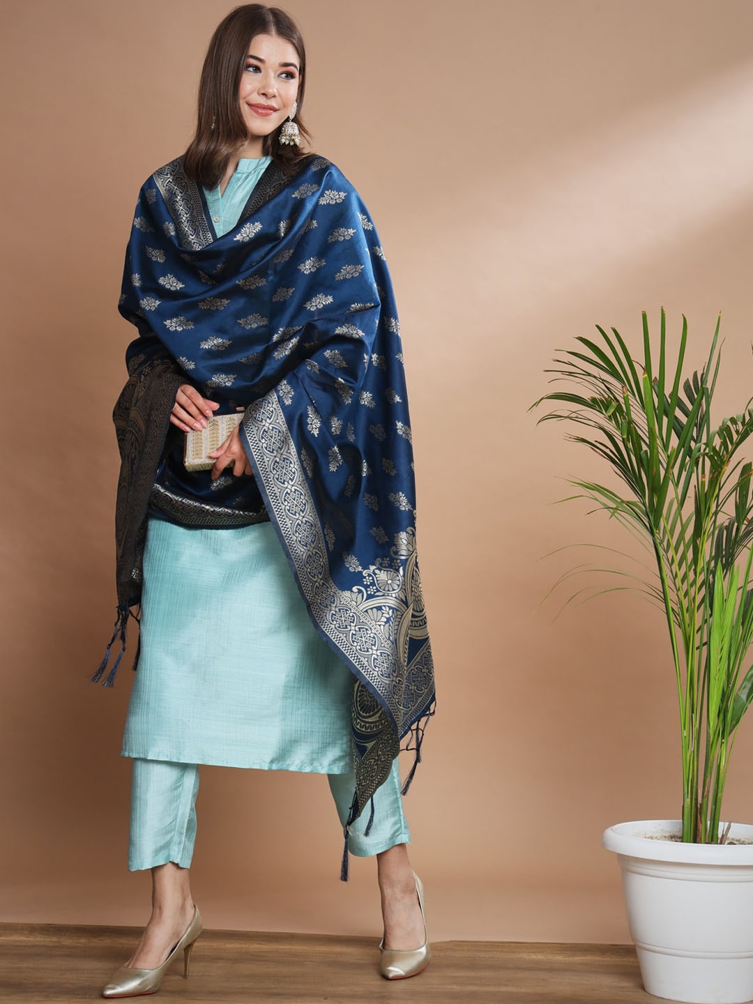 

VredeVogel Mandarin Collar Kurta With Trousers & Dupatta, Green
