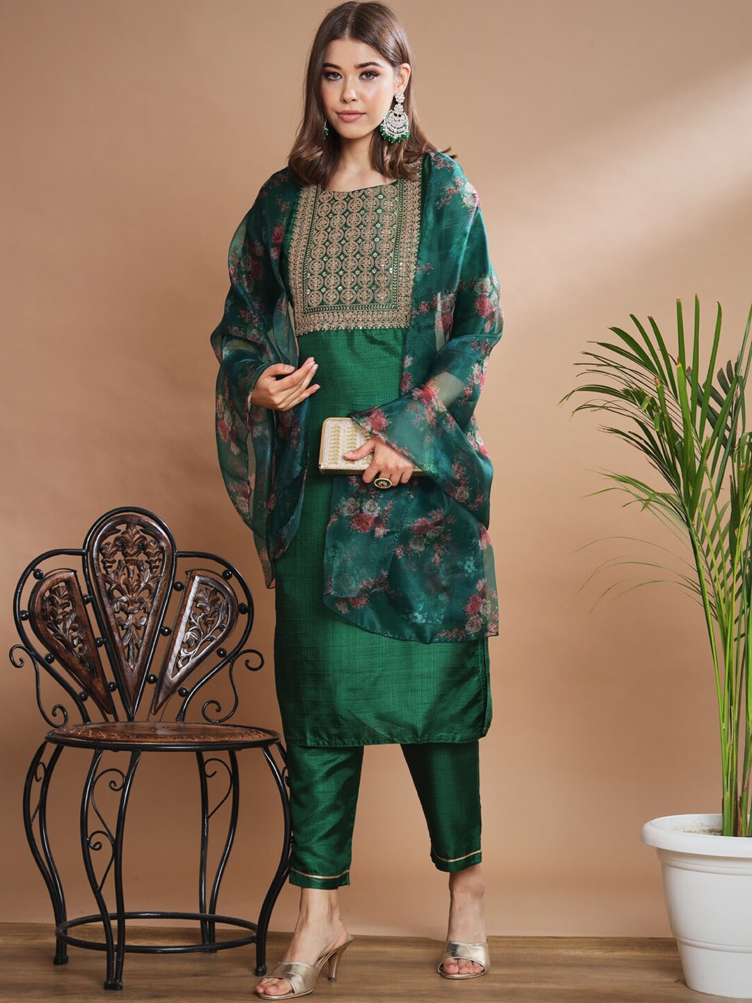 

VredeVogel Floral Embroidered Round Neck Thread Work Kurta with Trousers & With Dupatta, Green