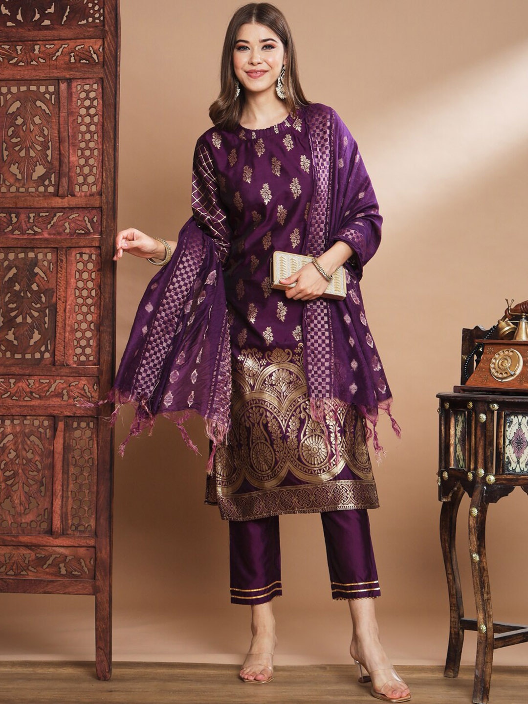 

VredeVogel Woven Design Floral Regular Kurta with Trousers & Dupatta, Purple