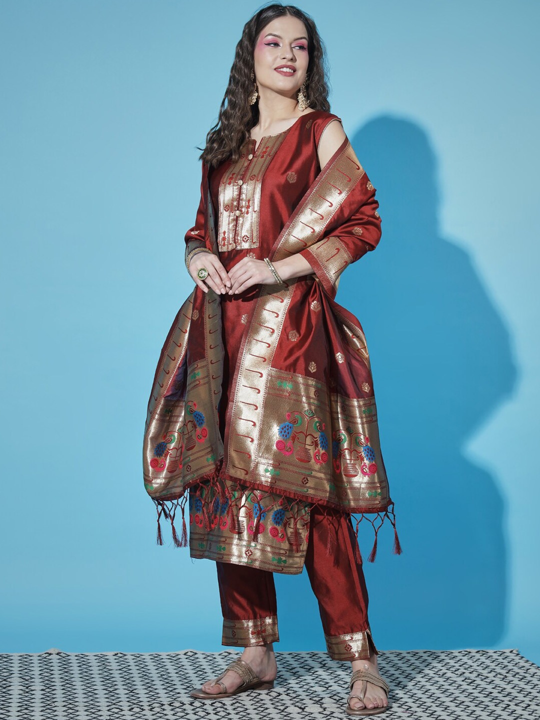 

VredeVogel Woven Design Floral Regular Kurta with Trousers & Dupatta, Maroon