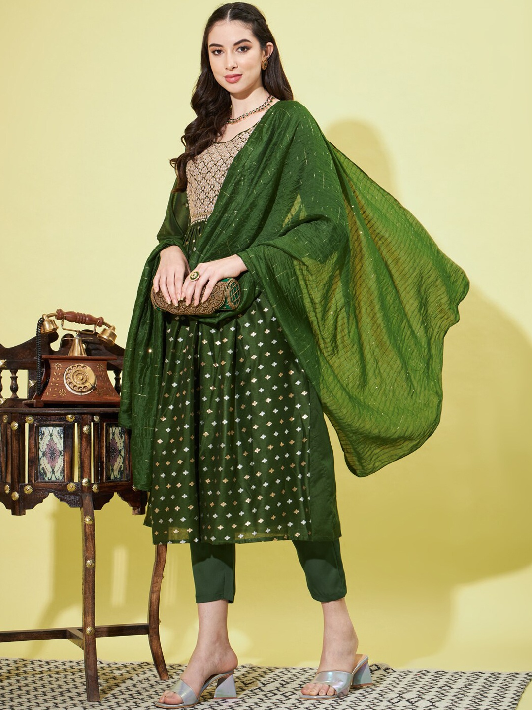 

VredeVogel Woven Design Zari Empire Chanderi Silk Kurta with Trousers & Dupatta, Green