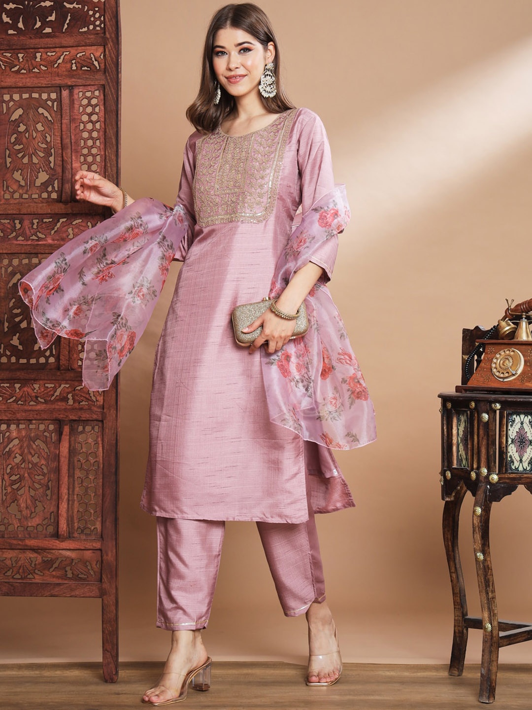 

VredeVogel Ethnic Motifs Yoke Design Regular Kurta With Trousers & Dupatta, Pink