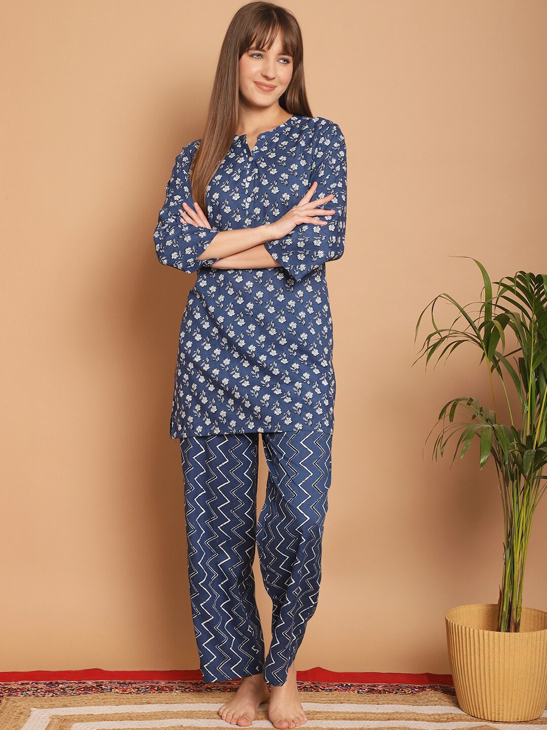 

Kanvin Blue Floral Printed Mandarin Collar Pure Cotton Night suit