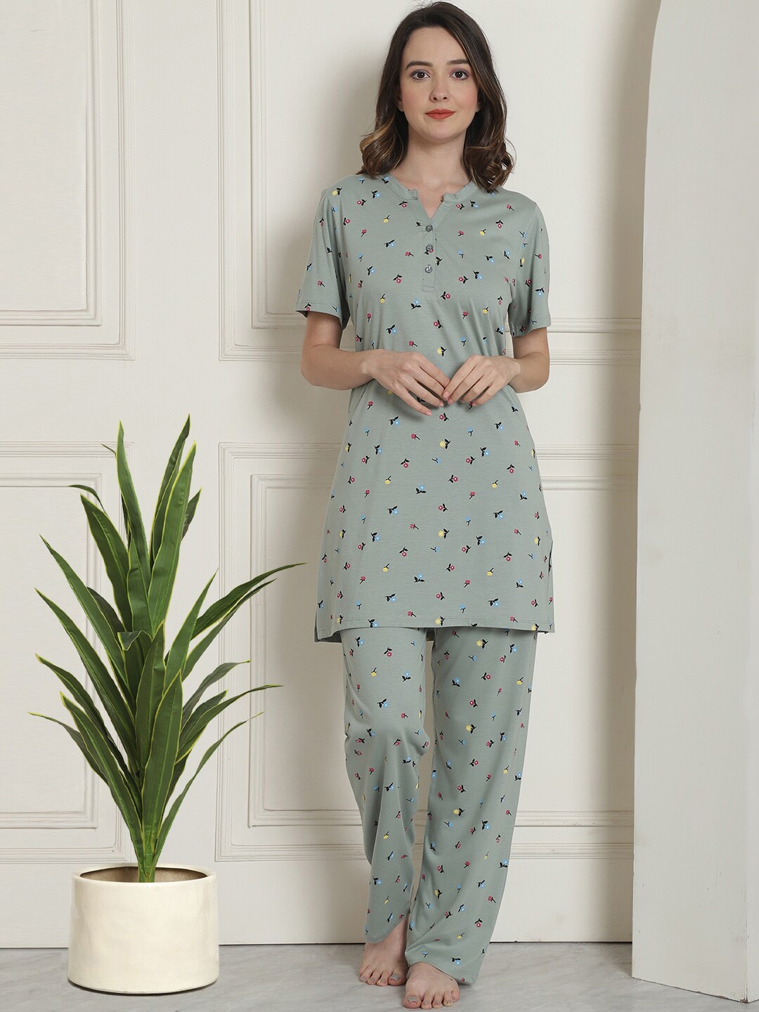 

Kanvin Floral Printed Mandarin Collar Night suit, Blue