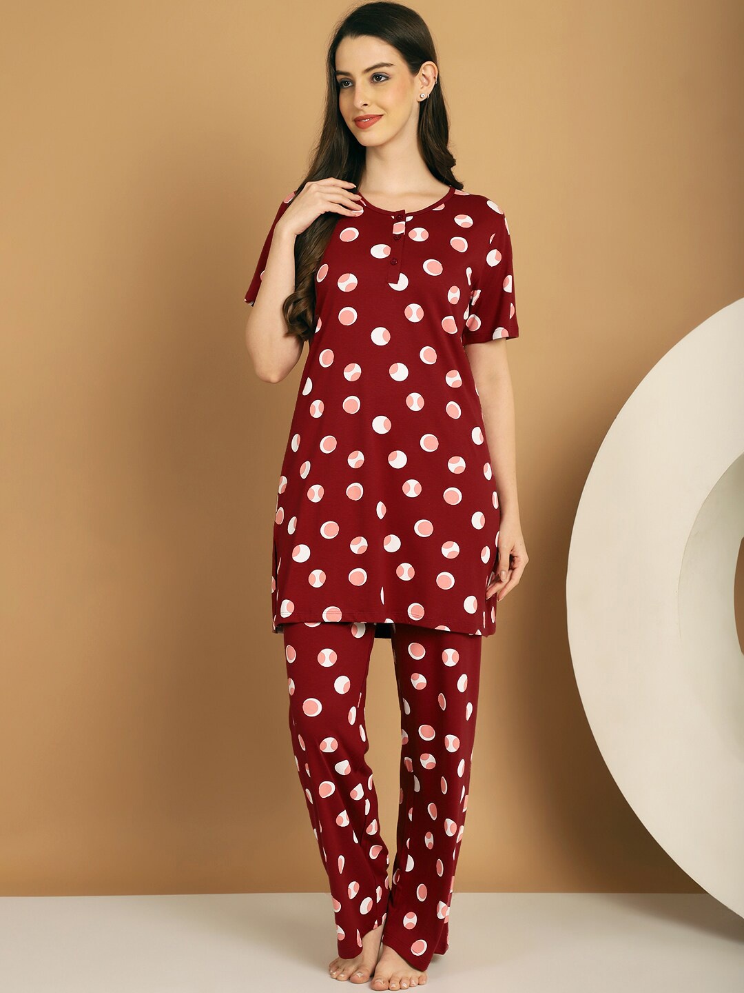 

Kanvin Polka Dots Printed Round Neck Night suit, Maroon