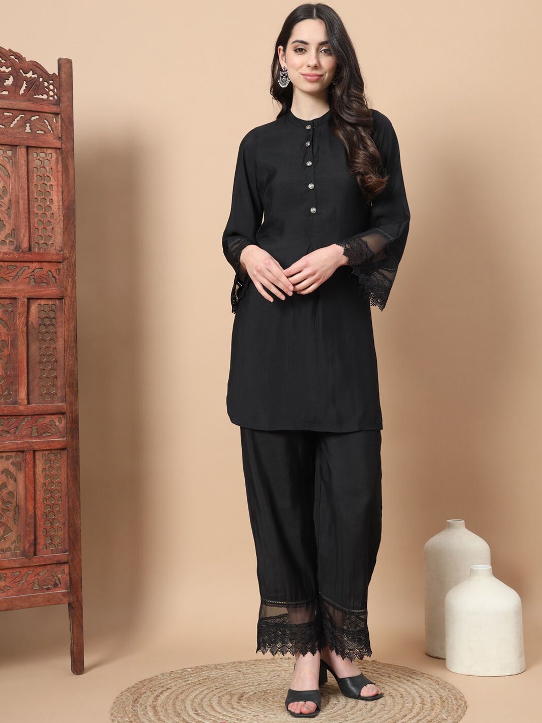 

Yufta Mandarin Collar Lace Detailed Tunic & Trouser, Black