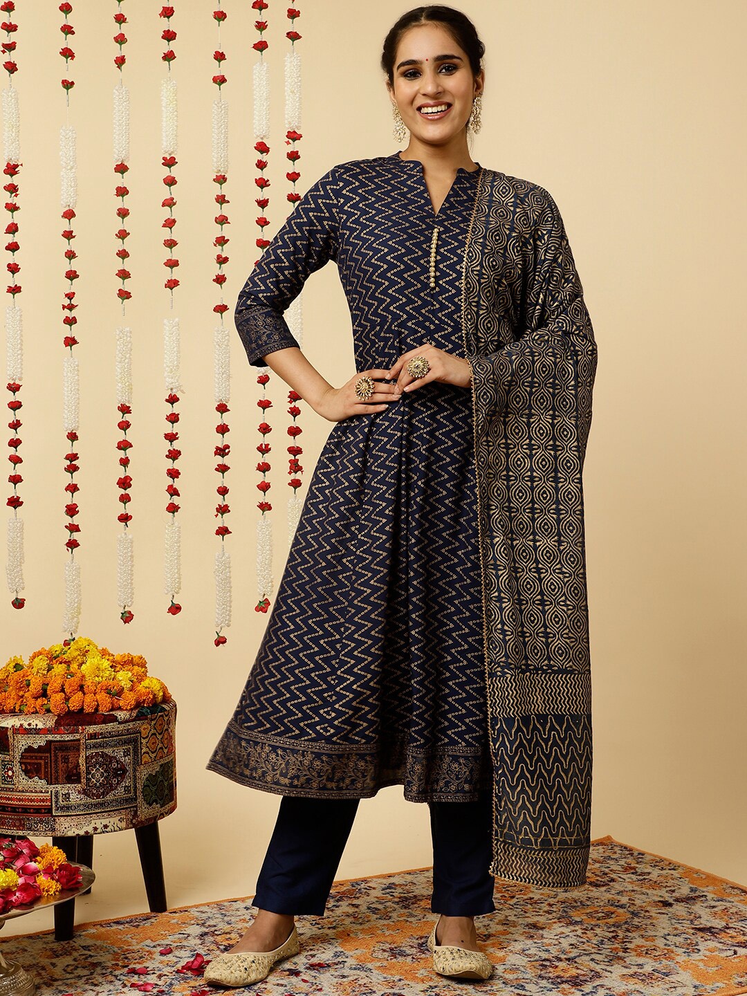 

Jaipur Kurti Chevron Printed Regular Kurta With Trousers & Dupatta, Navy blue
