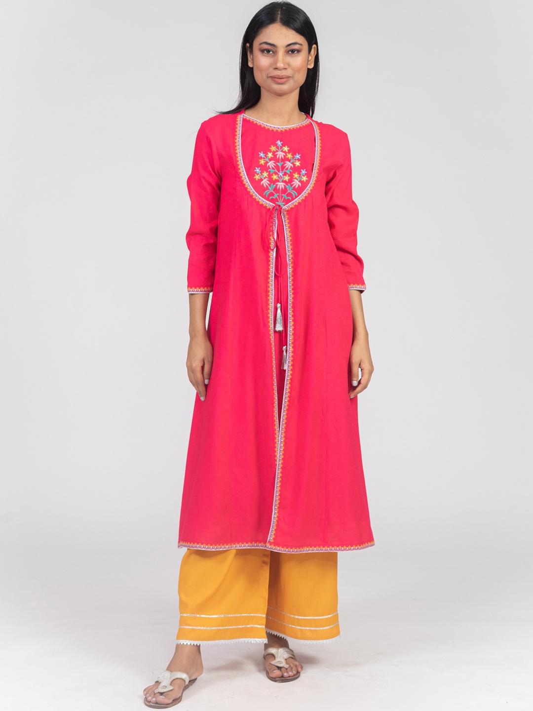 

KASYA Floral Embroidered Round Neck Kurta with Palazzos, Pink