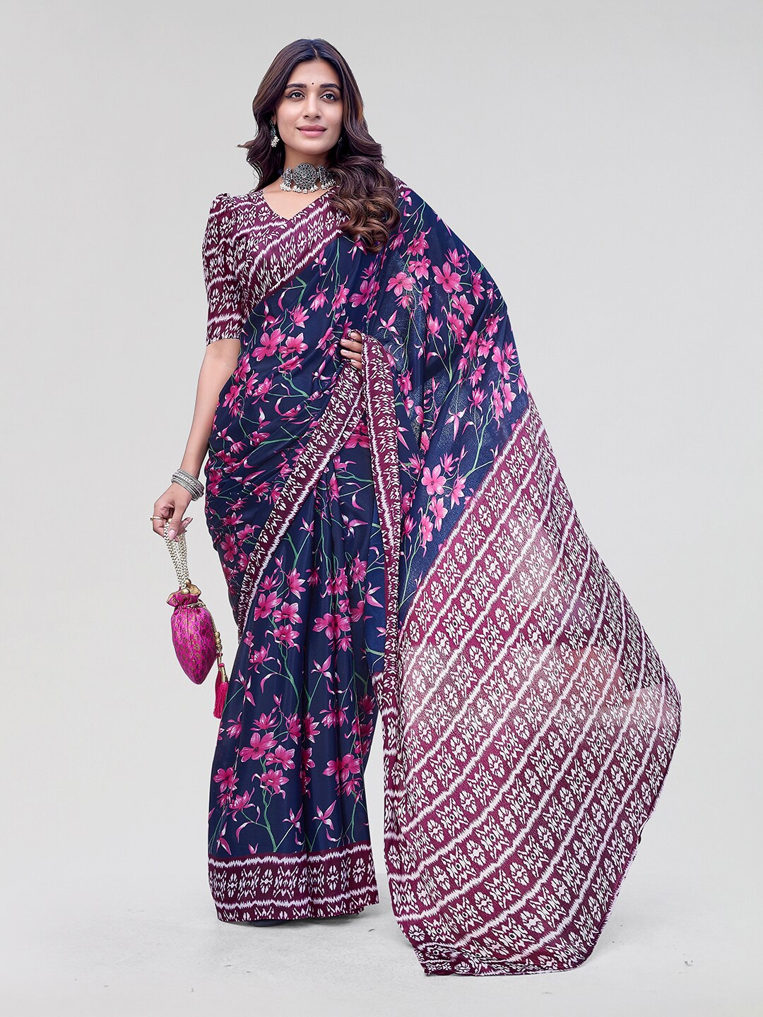 

Yashika Floral Printed Chiffon Saree, Navy blue
