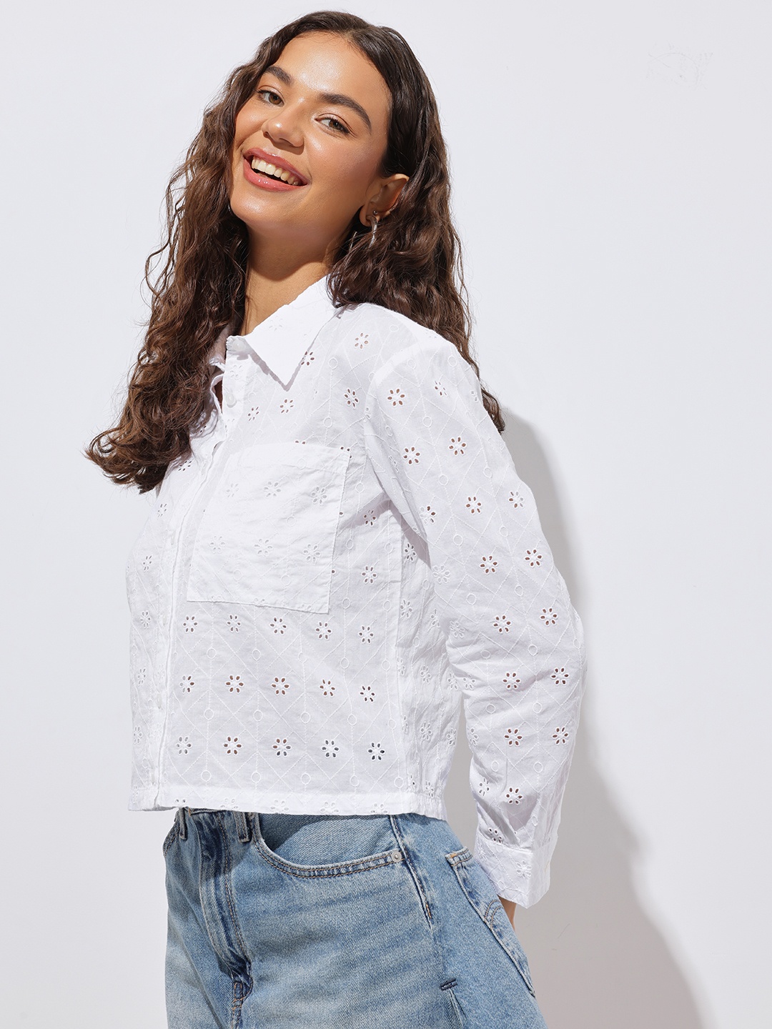 

DressBerry White Wave Boho Schiffli Crop Shirt