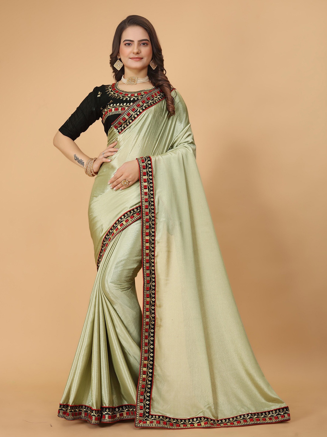 

DRIZOMIZ Embroidered Kasavu Saree, Green