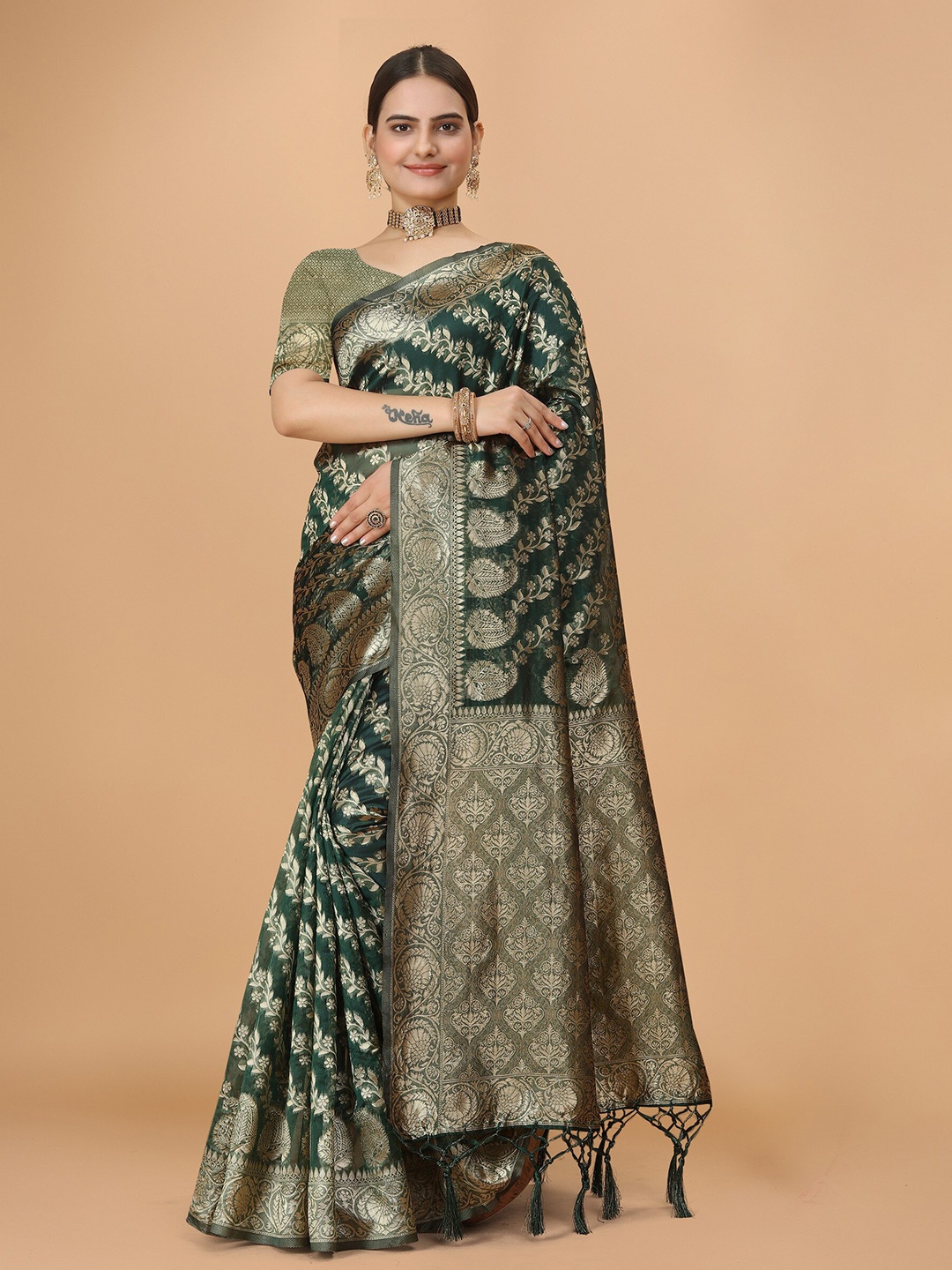 

DRIZOMIZ Floral Zari Organza Saree, Green