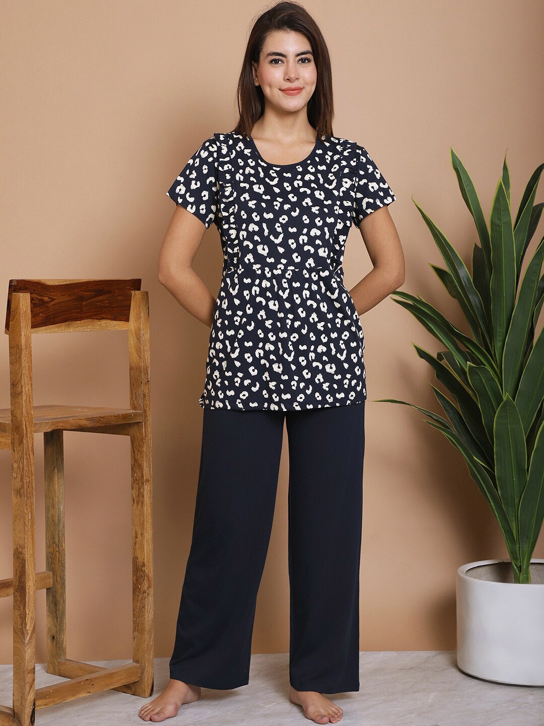 

Kanvin Abstract Printed Round Neck Short Sleeves Modal Night suit, Navy blue