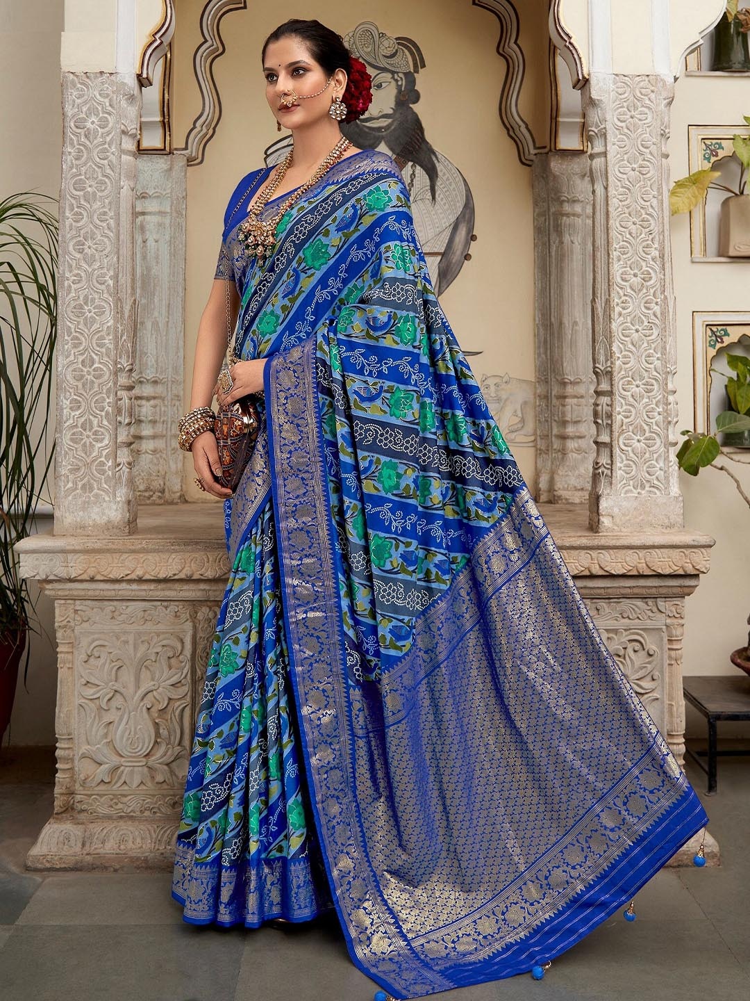 

TIRA Floral Printed Zari Saree, Blue