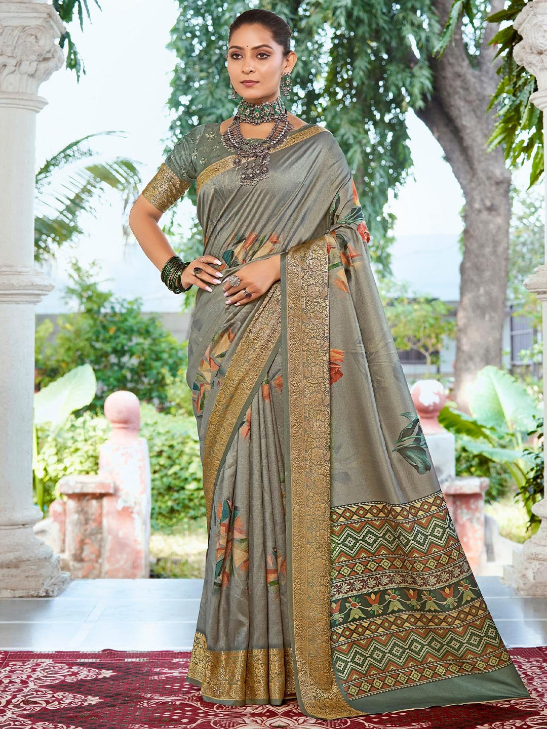 

TIRA Floral Printed Zari Saree, Grey