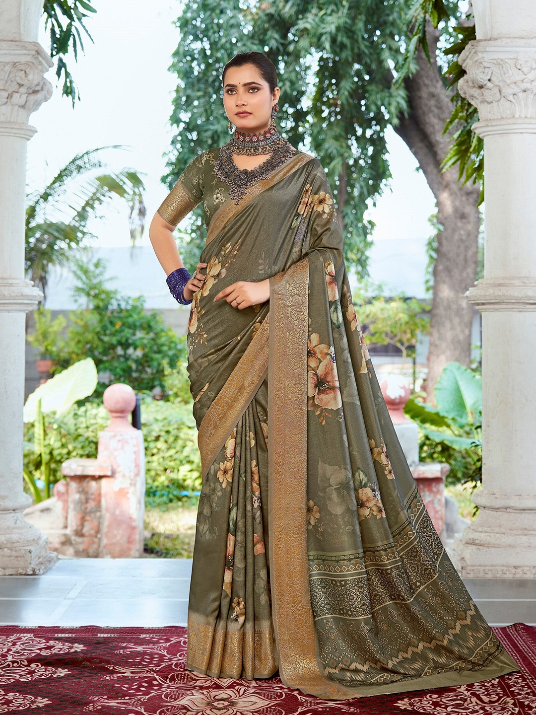 

TIRA Floral Printed Zari Saree, Grey