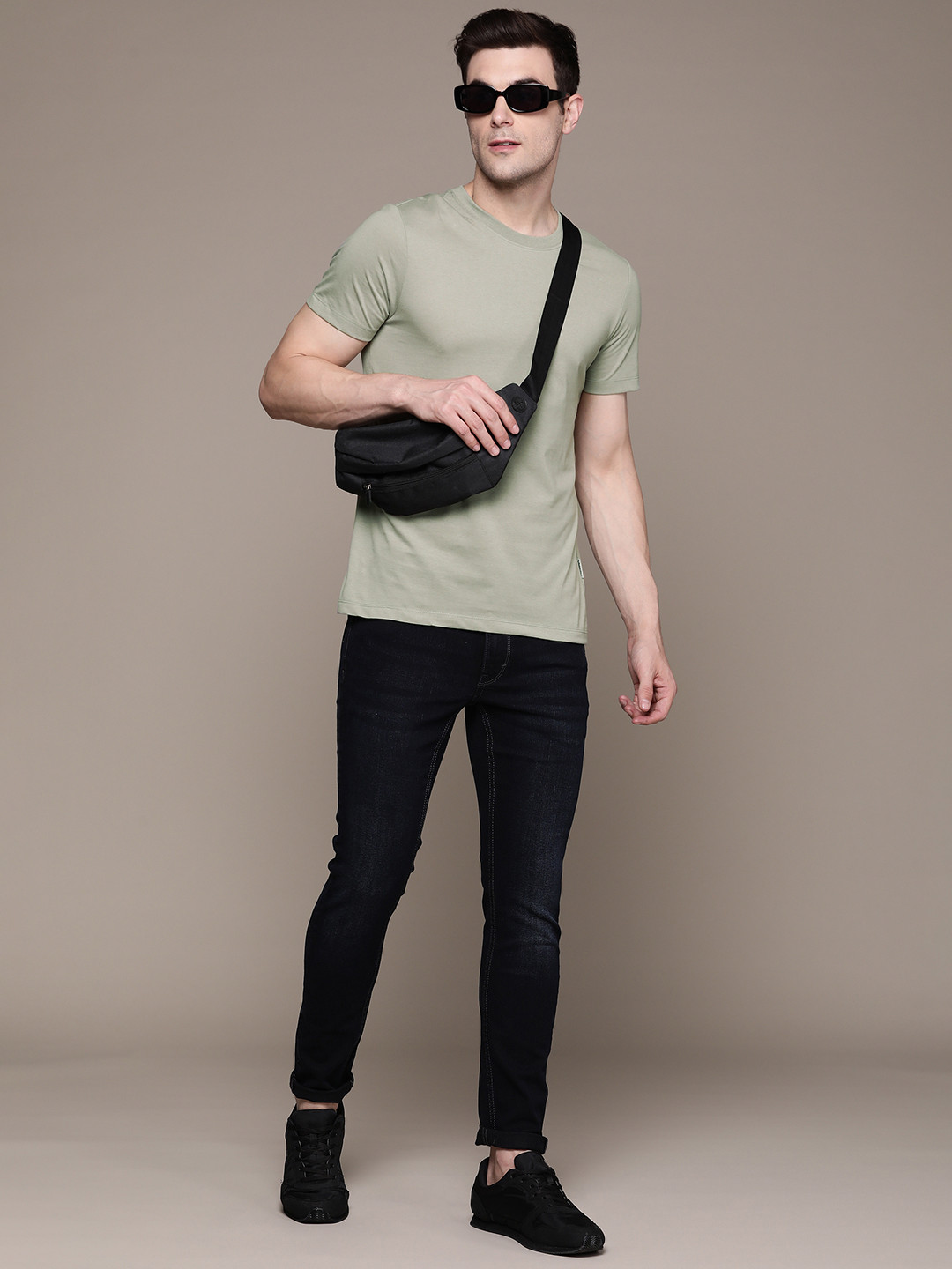 

The Roadster Lifestyle Co. Round Neck T-shirt, Green