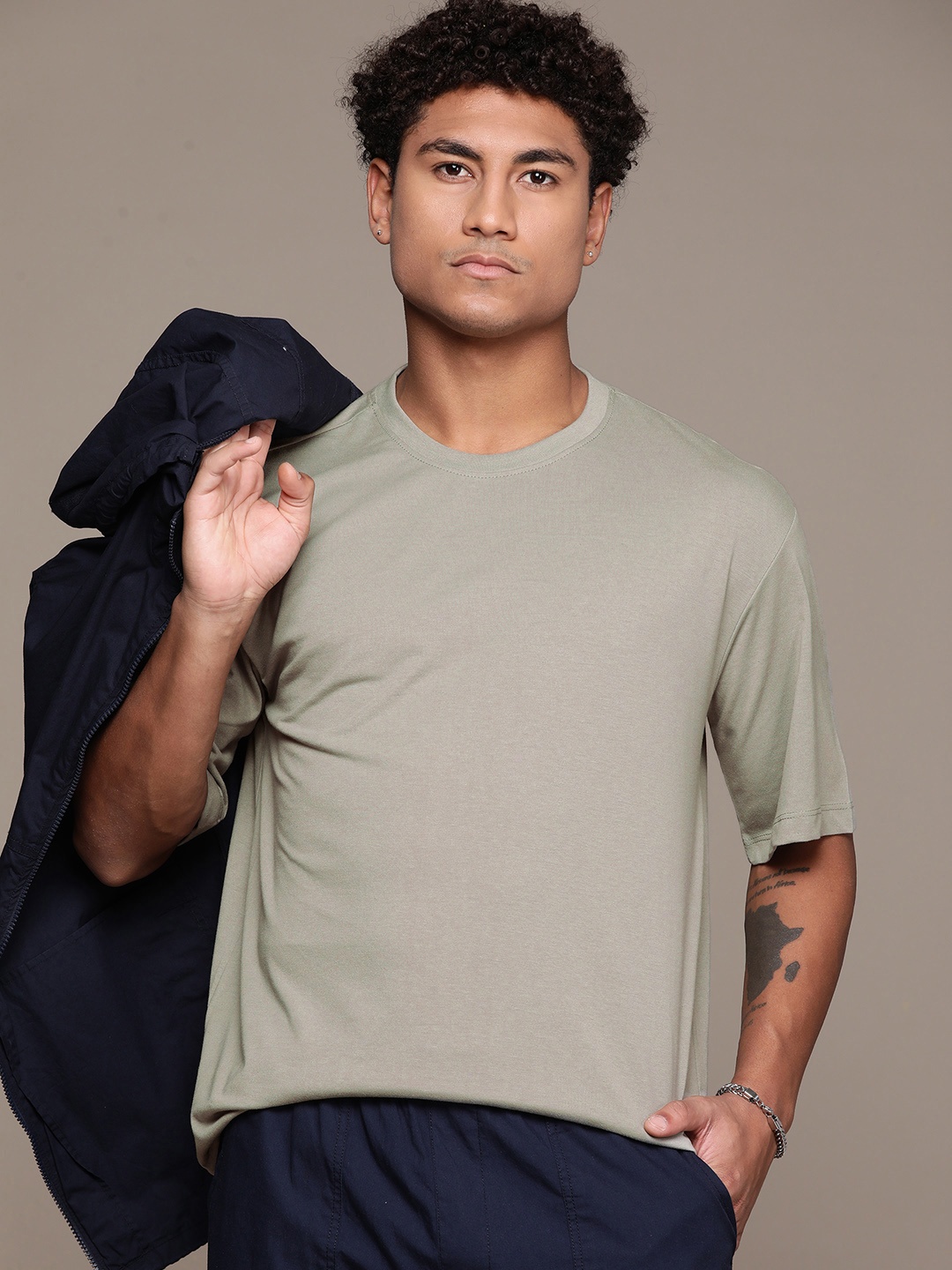 

The Roadster Lifestyle Co. Round-Neck Relaxed Fit T-shirt, Green