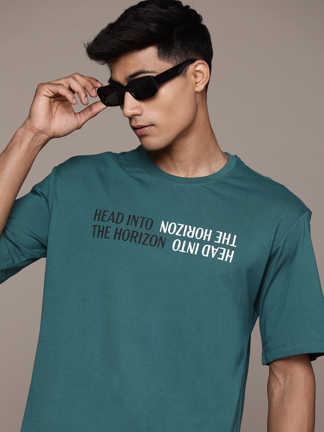 

The Roadster Lifestyle Co. Men Printed Relaxed Fit T-shirt, Teal