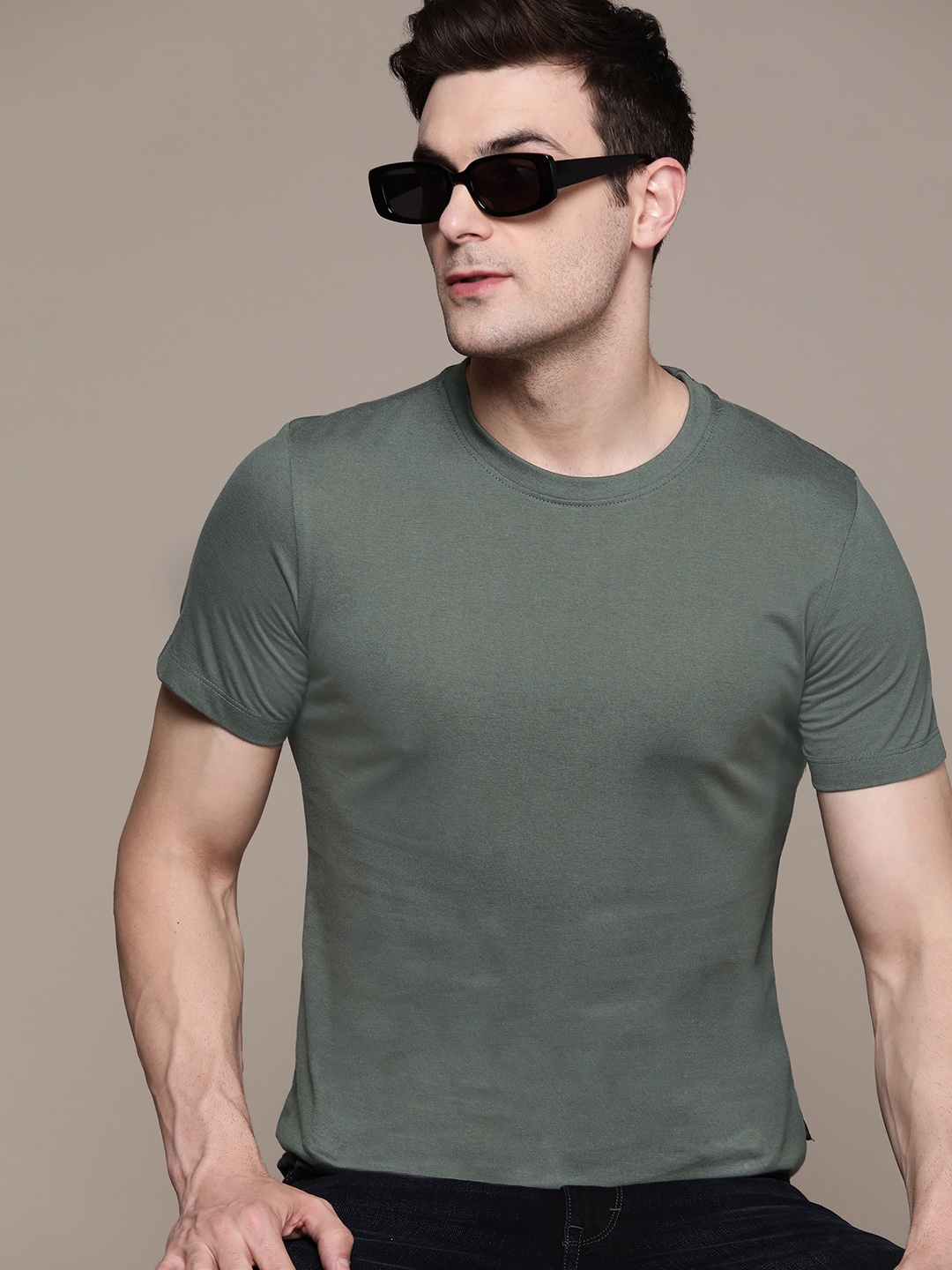 

The Roadster Lifestyle Co. Round Neck T-shirt, Charcoal