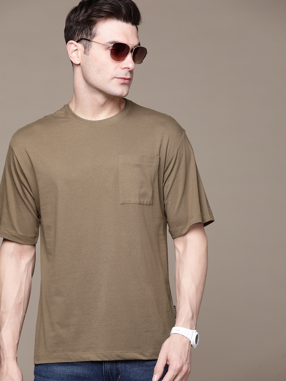 

The Roadster Lifestyle Co. Men Relaxed Fit T-shirt, Taupe