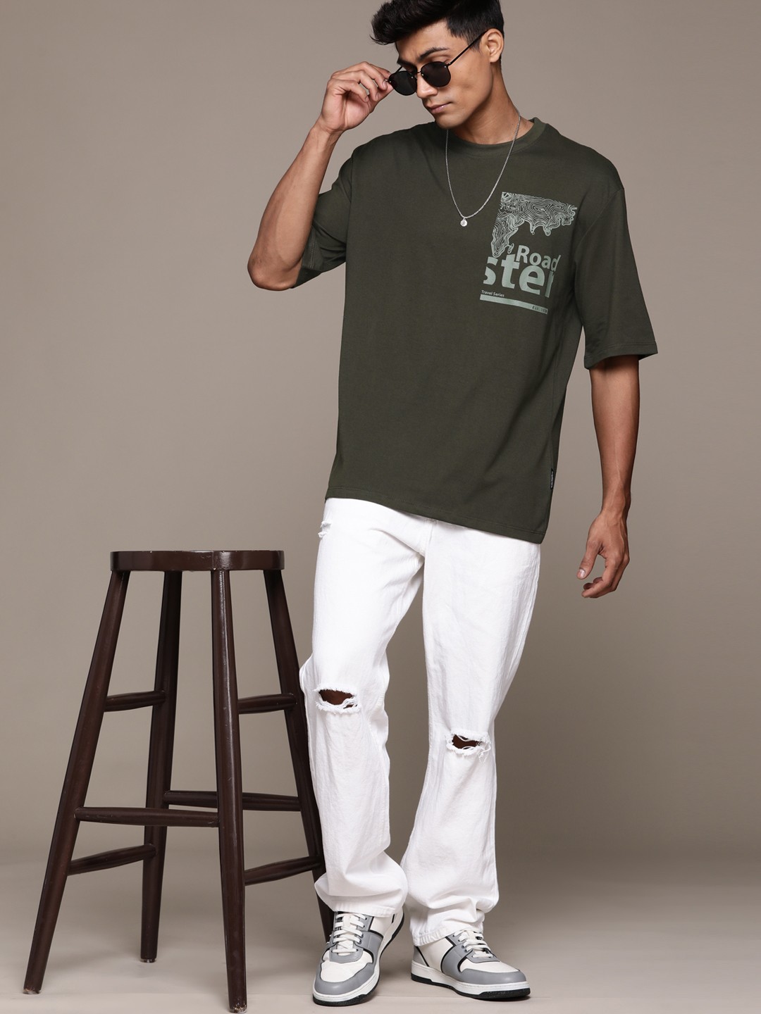 

The Roadster Lifestyle Co. Printed Drop-Shoulder Sleeves Oversized T-shirt, Olive
