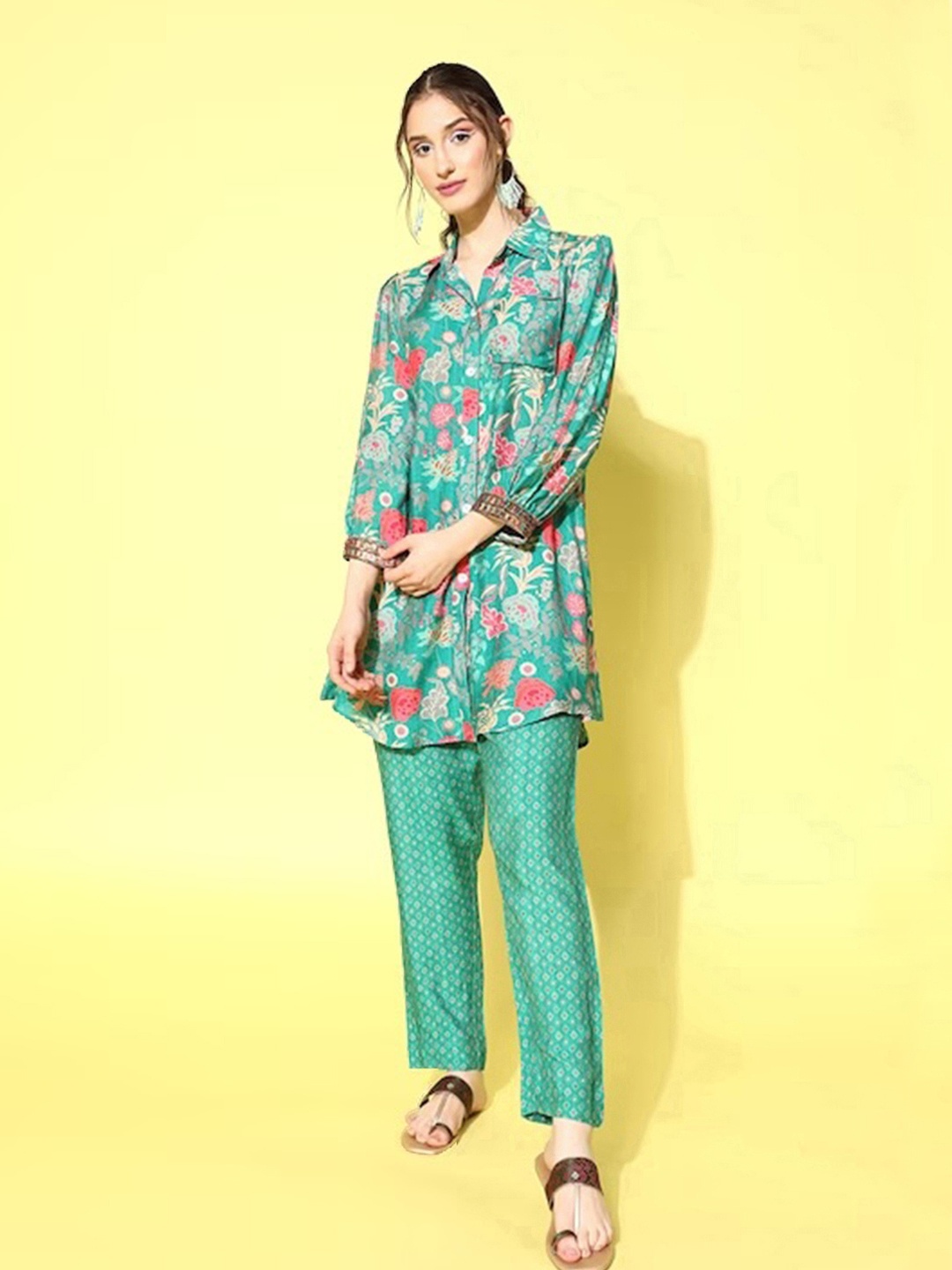 

ZOLA Floral Printed Shirt Collar Regular Kurti with Trousers, Green