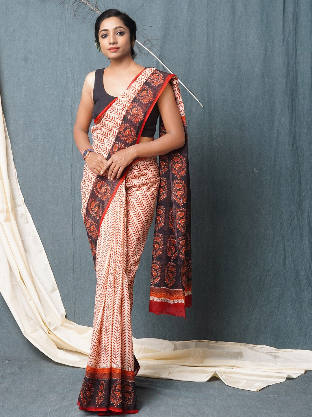 

Unnati Silks Floral Bagru Prtinted Silk Cotton Handloom Kota Saree, Cream