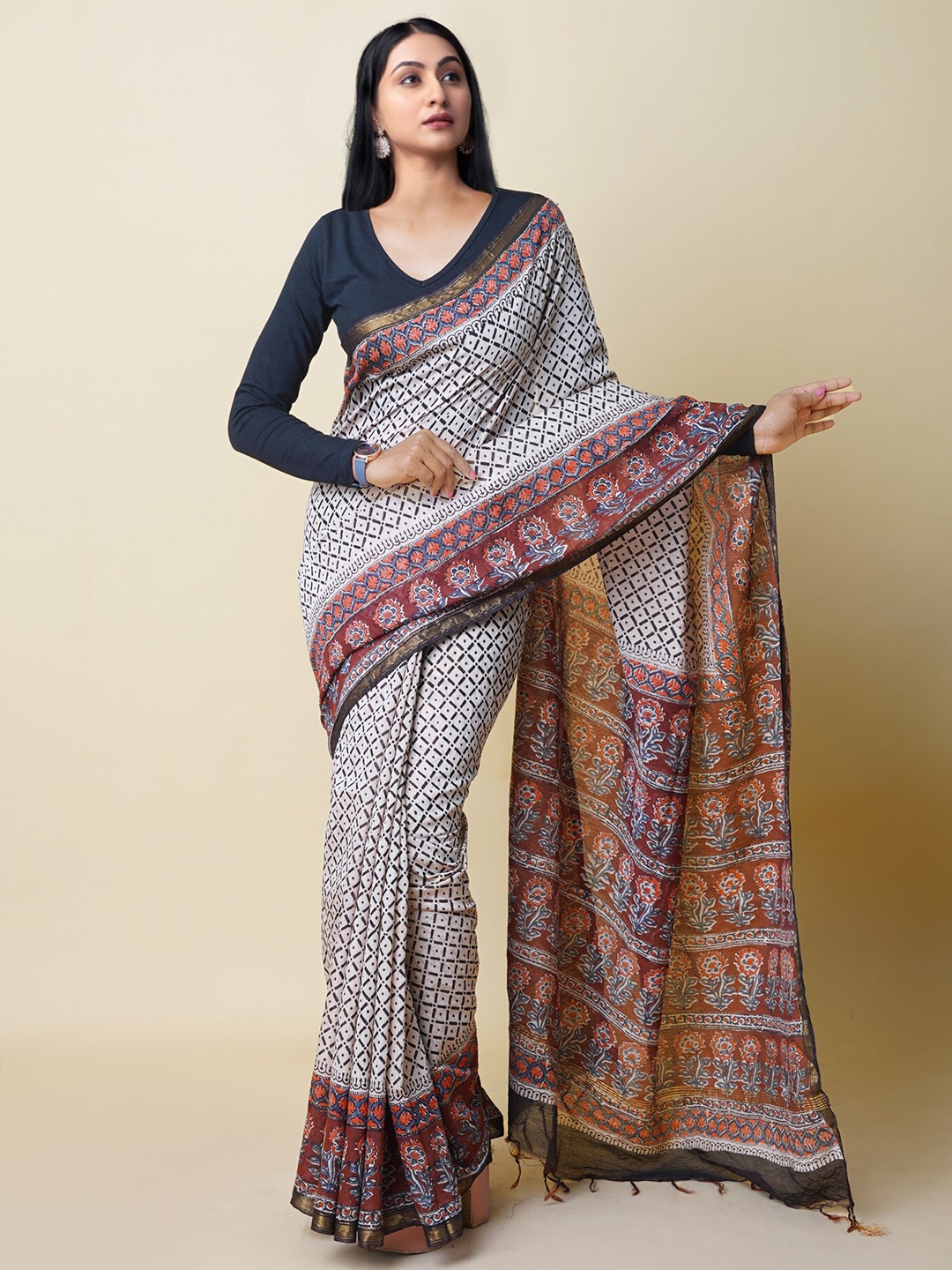 

Unnati Silks Bagru Printed Zari Silk Cotton Handloom Chanderi Saree, Cream