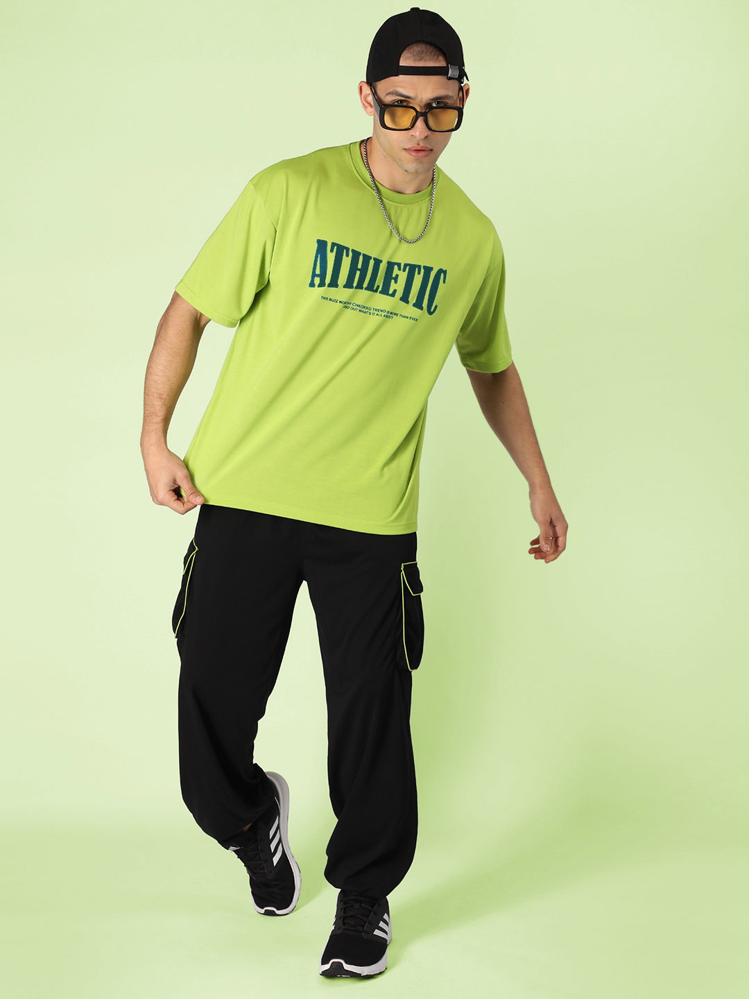 

CHKOKKO Typography Printed T-Shirt & Joggers, Green