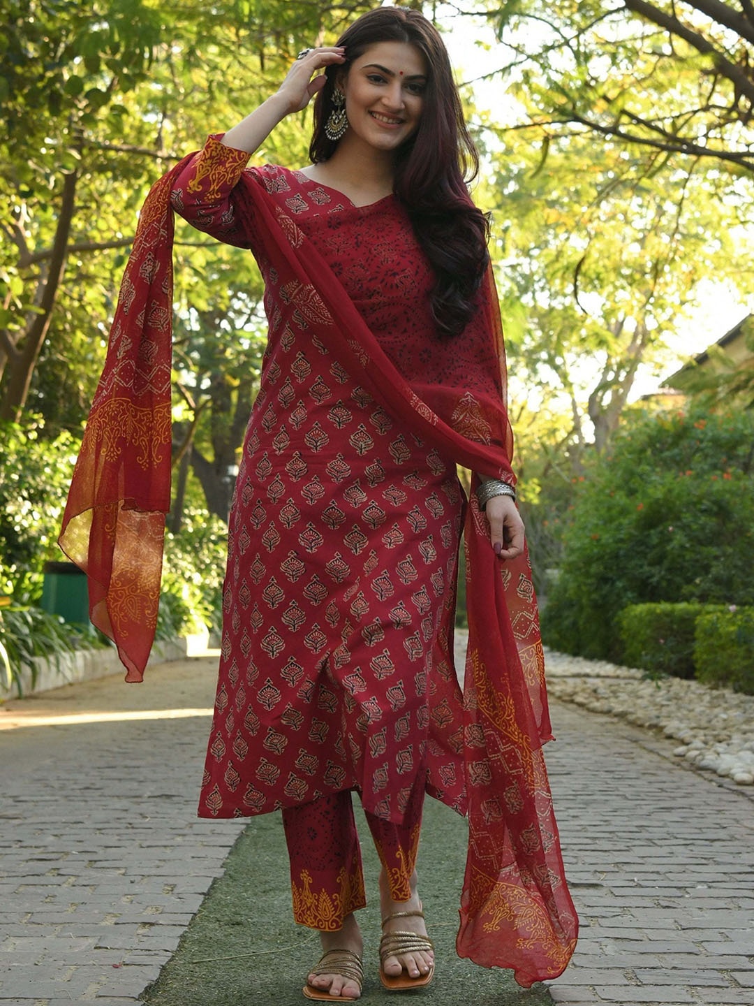 

KALINI Floral Printed Straight Kurta & Trousers With Dupatta, Maroon