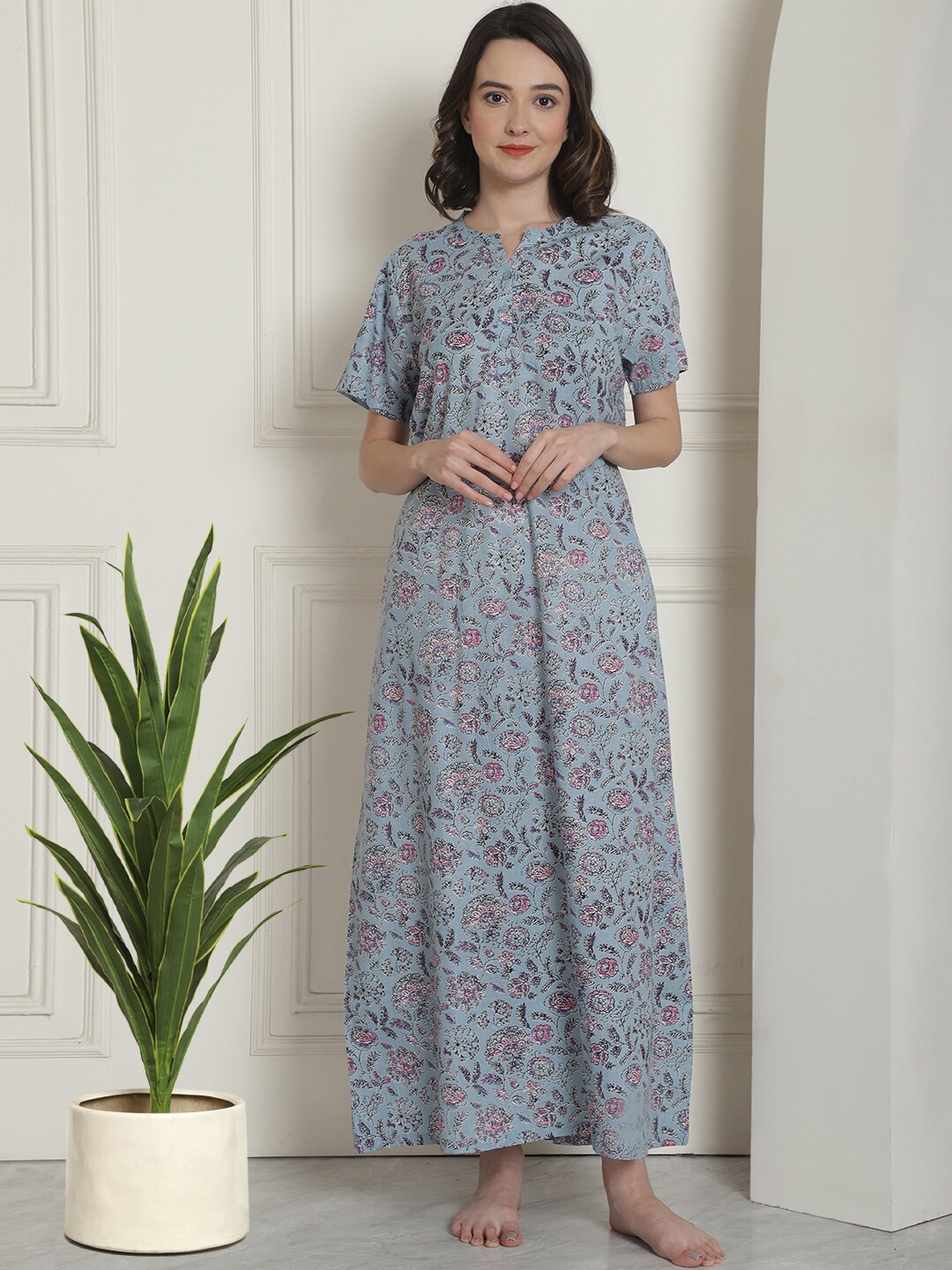 

Kanvin Green Floral Printed Mandarin Collar Pure Cotton Maxi Nightdress