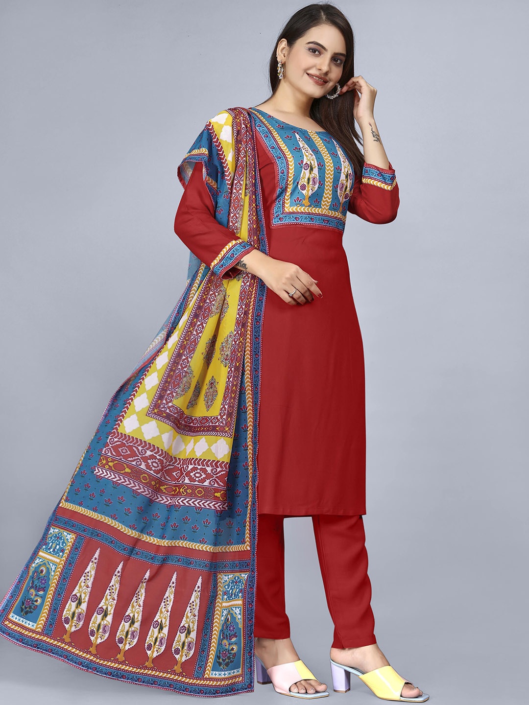 

DIVASTRI Paisley Printed Regular Kurta With Palazzos & Dupatta, Red