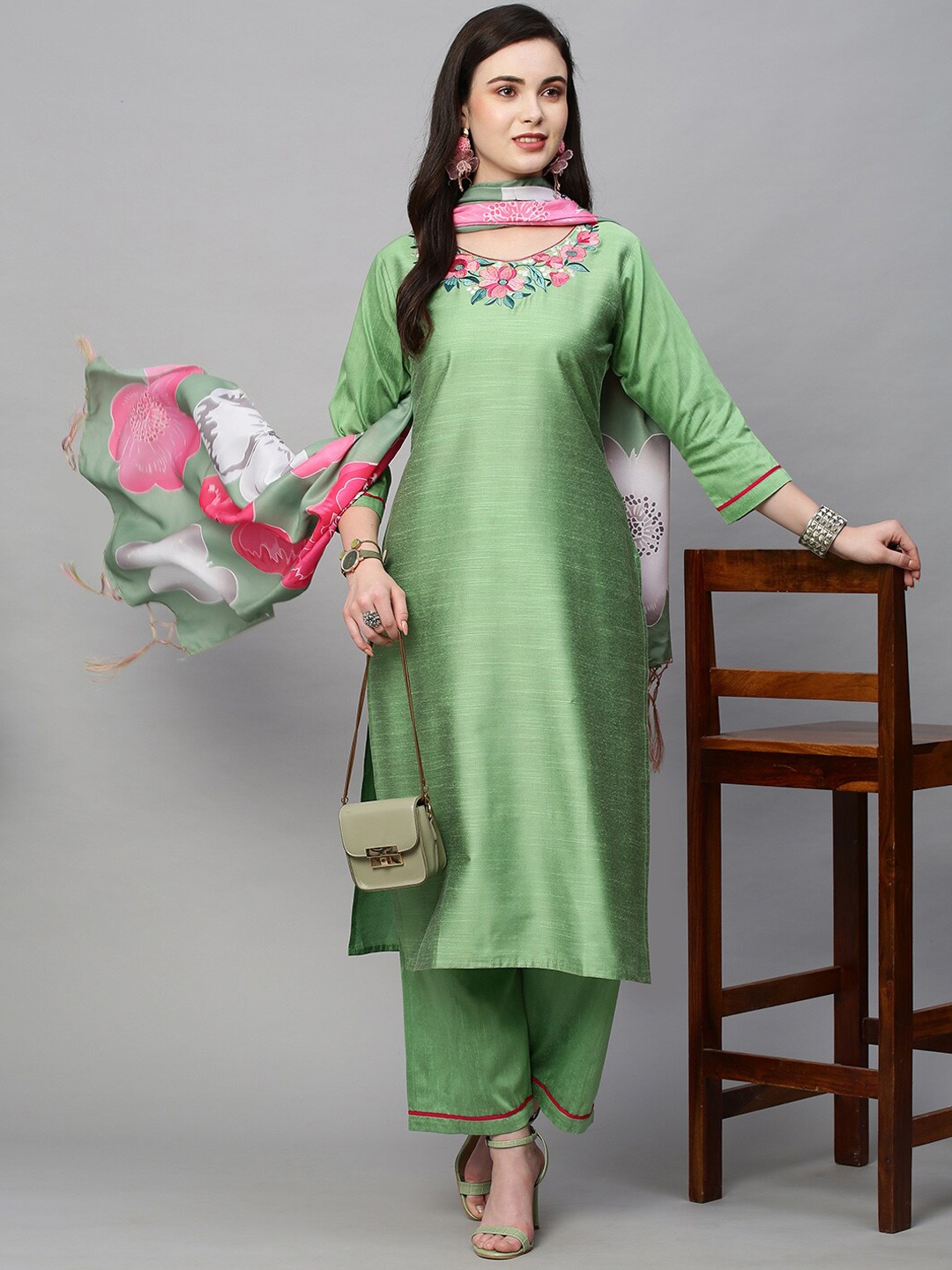 

DIVASTRI Floral Embroidered Regular Kurta With Palazzos & Dupatta, Lime green