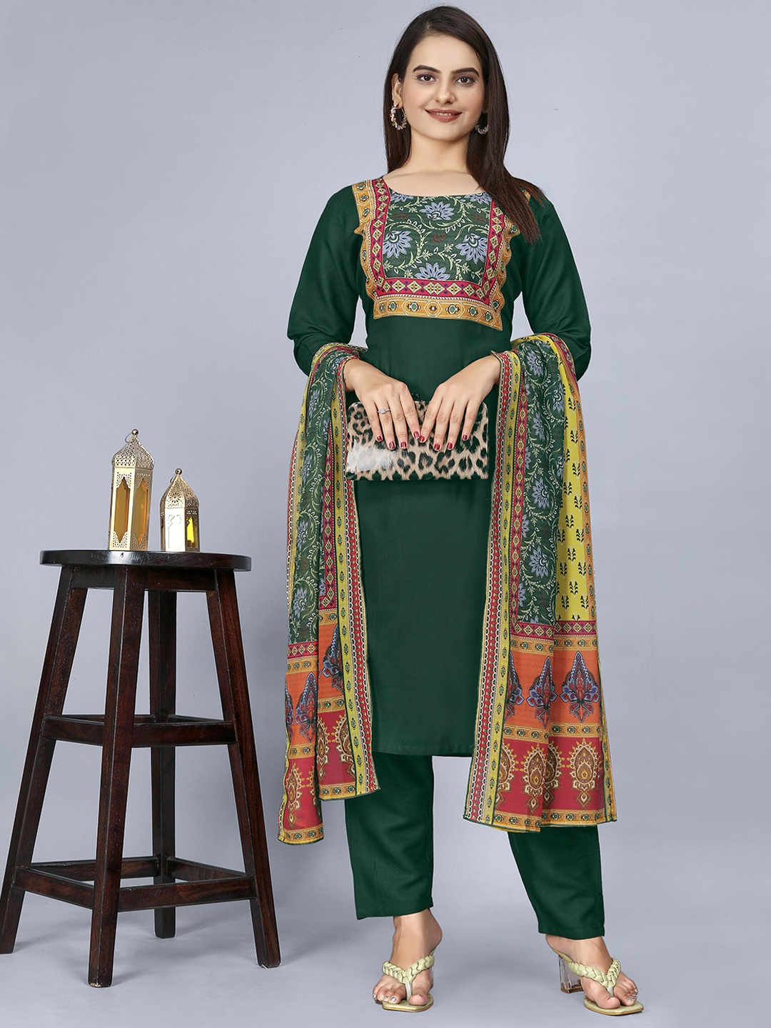 

DIVASTRI Floral Yoke Design Straight Kurta With Palazzos & Dupatta, Green