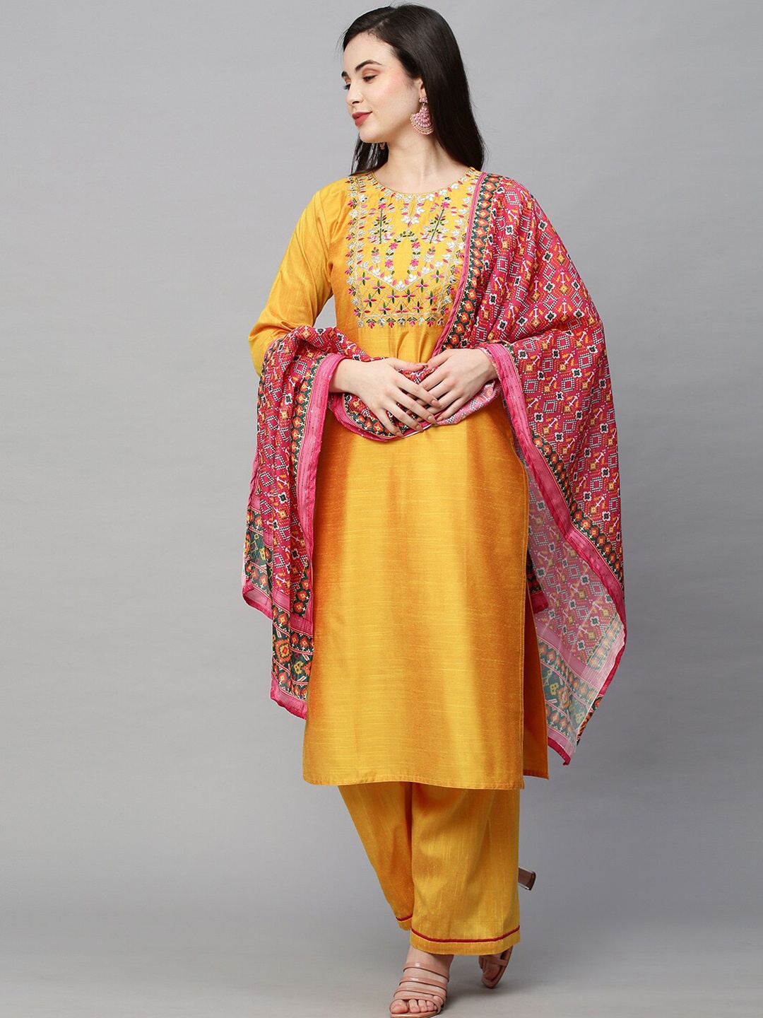

DIVASTRI Floral Embroidered Regular Kurta With Palazzos & Dupatta, Yellow