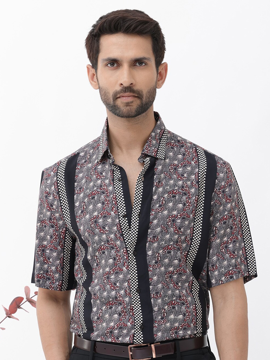 

RARE RABBIT Men Vestor Regular Fit Floral Printed Shirt, Black