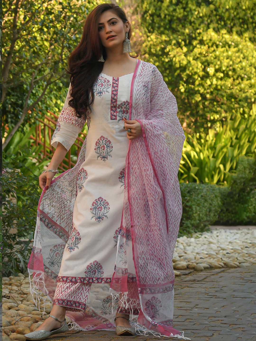 

Lookmark Floral Printed Kurta & Trousers With Dupatta, White