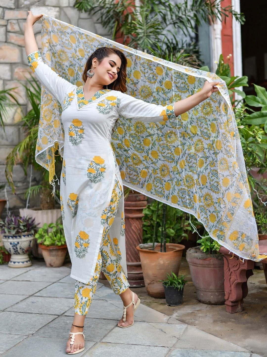 

Lookmark Floral Printed Kurta with Trousers With Dupatta, Yellow