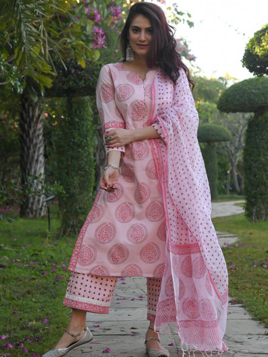 

Lookmark Floral Printed Kurta with Trousers With Dupatta, Pink