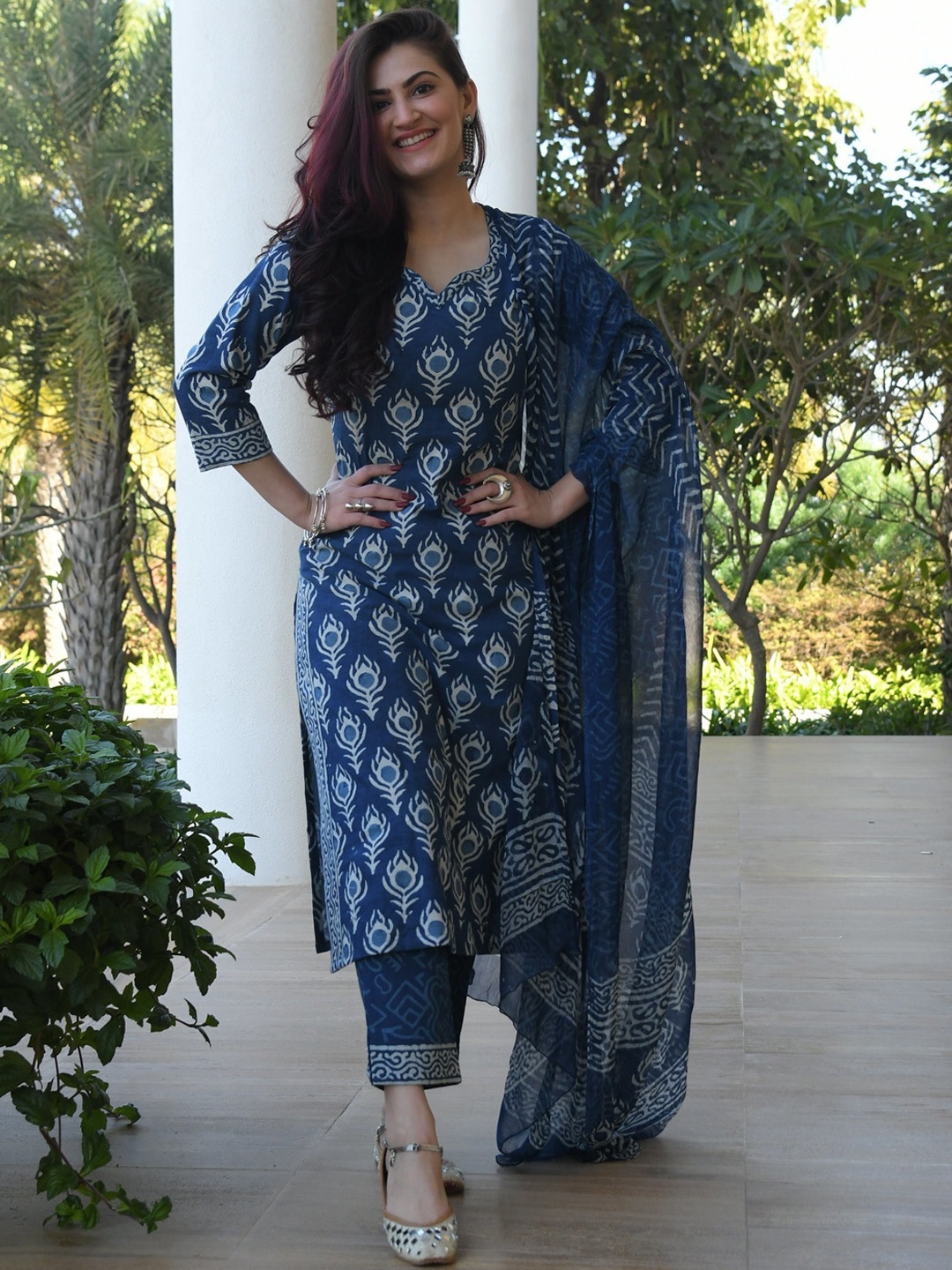 

Lookmark Floral Printed Kurta with Trousers & With Dupatta, Blue